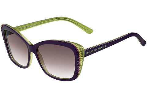 Brýle Alexander McQueen – jemné, motýlí, barevné – pracují s motivem peříček