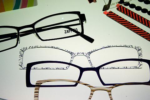 U brýlí Zenkid si můžete měnit očnice nebo stranice podle toho, kterou barvu ten den chcete nosit