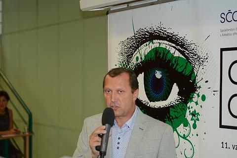 Ing. Ivan Vymyslický přednáší na kongresu optiků a optometristů o vizuálním tréninku